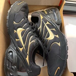 BRAND NEW - Nike Air Max Torch 4